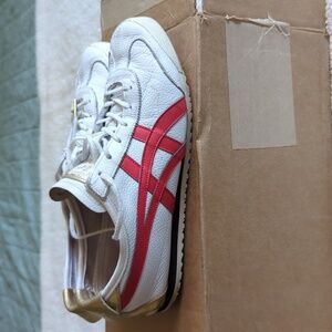Red and Gold Mexico 66 Asics Onitsutka Tiger unisex sz 7